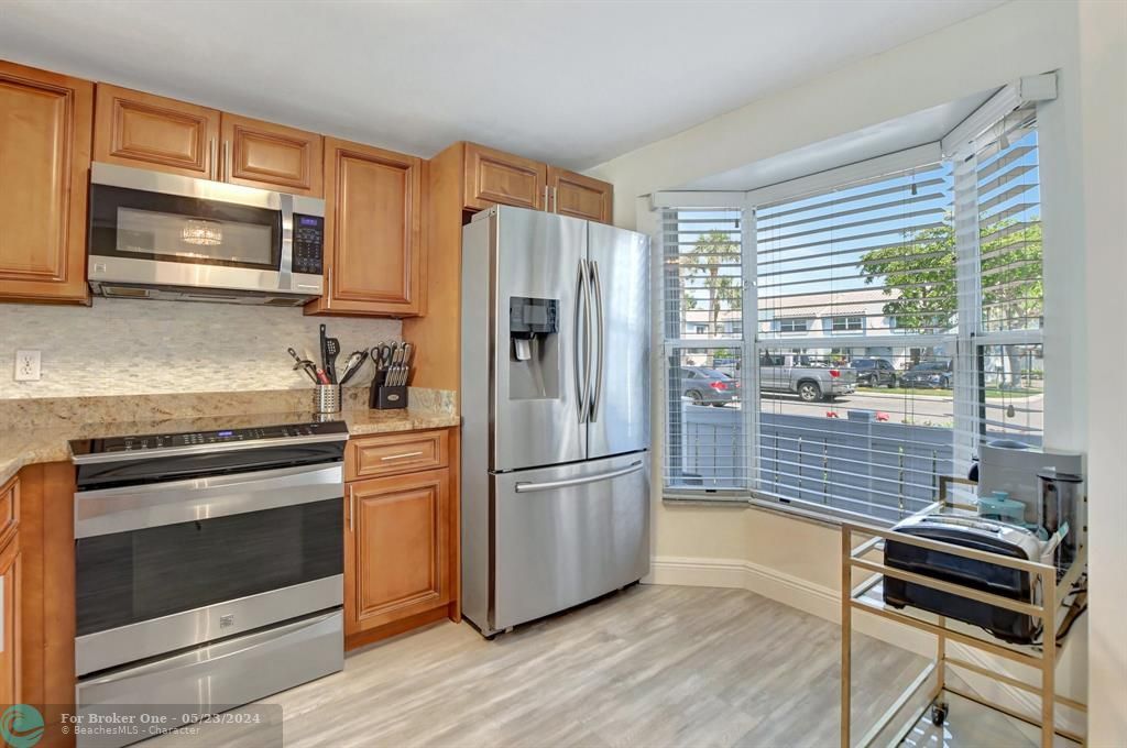 Active With Contract: $580,000 (2 beds, 2 baths, 1024 Square Feet)