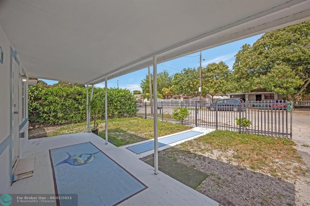 Active With Contract: $425,000 (3 beds, 1 baths, 1200 Square Feet)