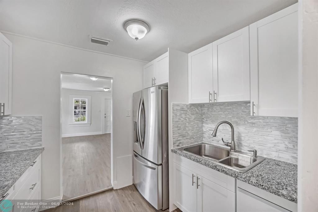 Active With Contract: $425,000 (3 beds, 1 baths, 1200 Square Feet)