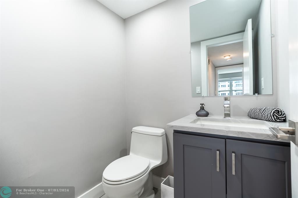 Recently Sold: $442,000 (1 beds, 1 baths, 940 Square Feet)