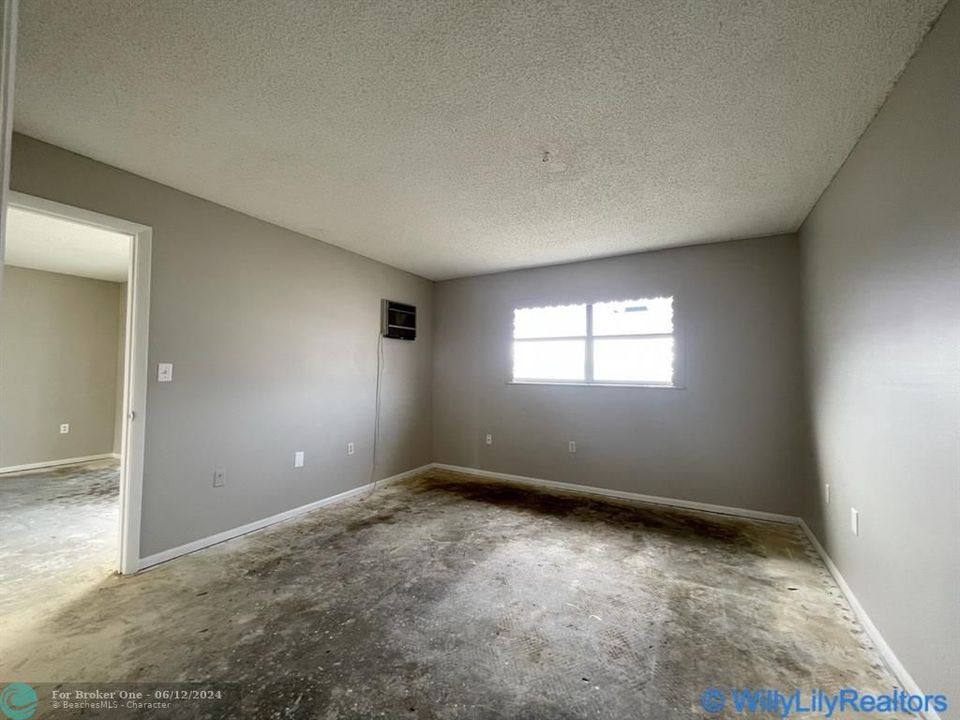 Active With Contract: $115,900 (2 beds, 2 baths, 850 Square Feet)