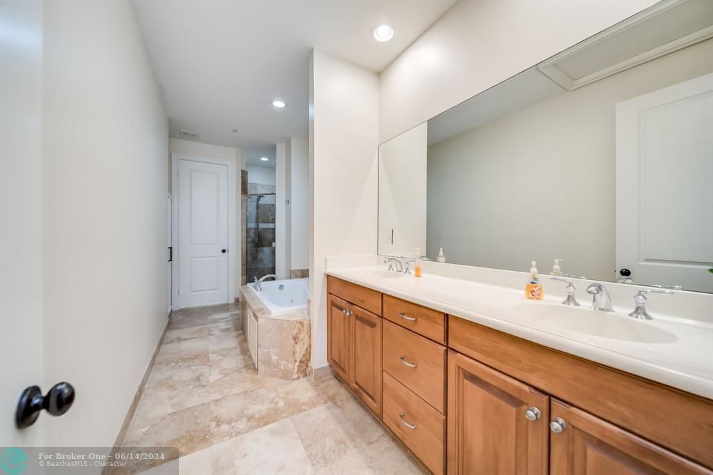 Active With Contract: $699,900 (3 beds, 3 baths, 2142 Square Feet)
