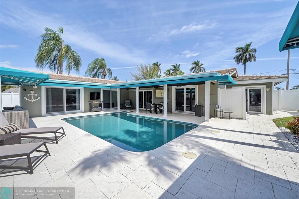 Active With Contract: $1,550,000 (3 beds, 3 baths, 2171 Square Feet)