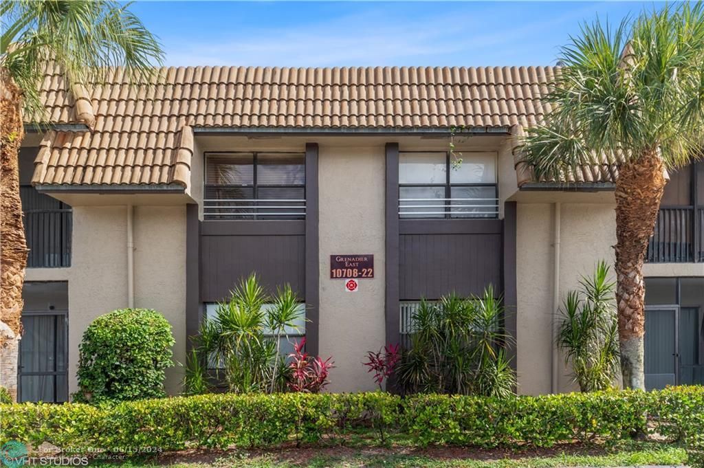 Recently Sold: $239,000 (2 beds, 2 baths, 892 Square Feet)