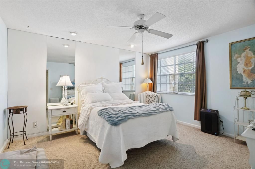 Active With Contract: $335,000 (2 beds, 2 baths, 1152 Square Feet)