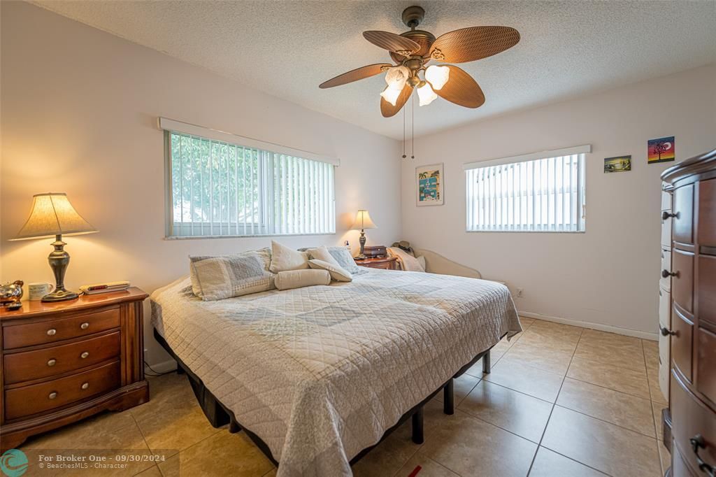 Active With Contract: $122,900 (2 beds, 2 baths, 990 Square Feet)