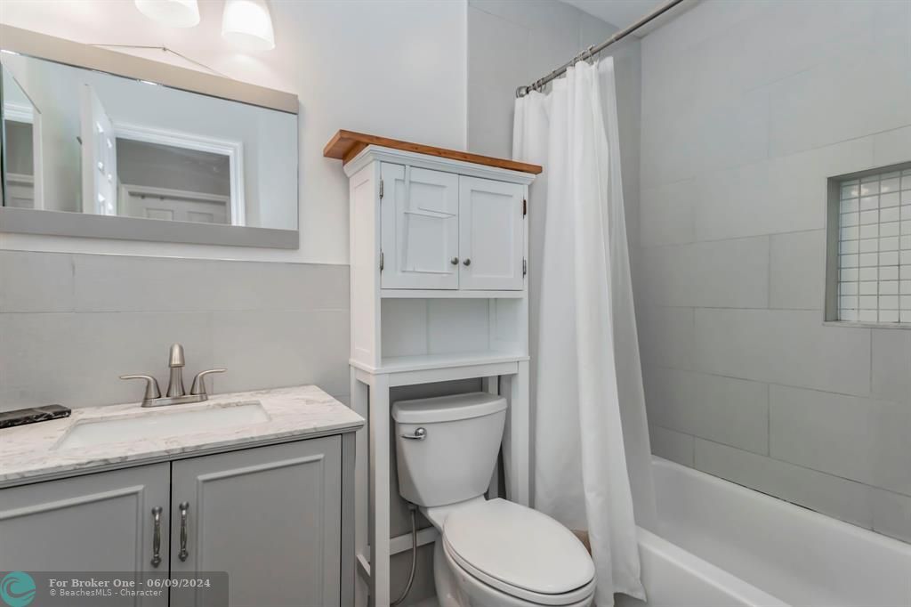 Active With Contract: $479,900 (3 beds, 2 baths, 1223 Square Feet)