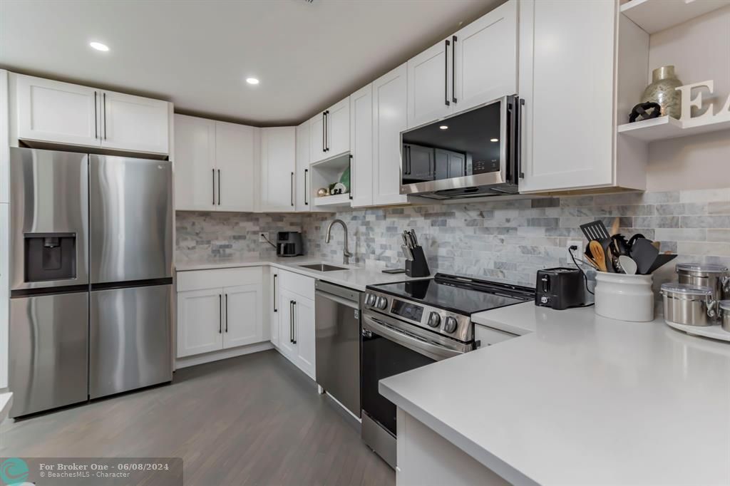 Active With Contract: $479,900 (3 beds, 2 baths, 1223 Square Feet)