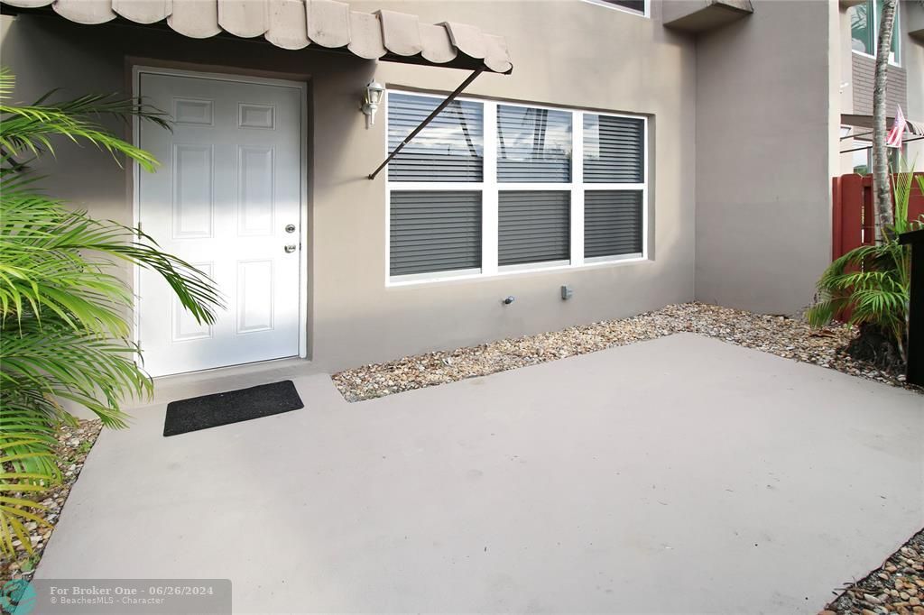 Active With Contract: $377,900 (3 beds, 2 baths, 1365 Square Feet)