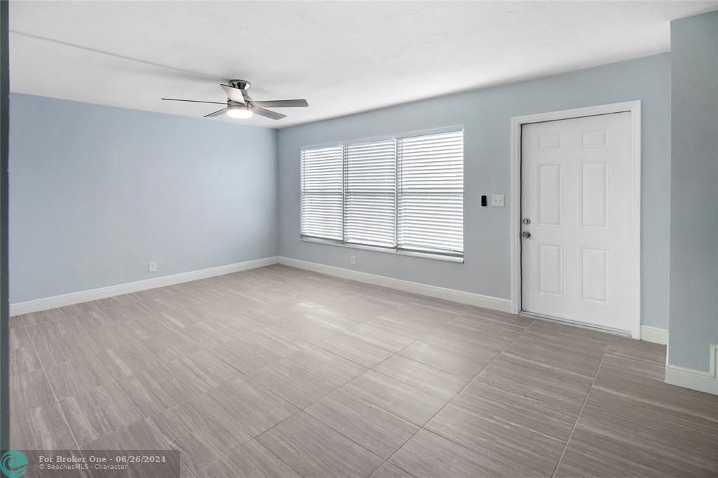 Active With Contract: $377,900 (3 beds, 2 baths, 1365 Square Feet)