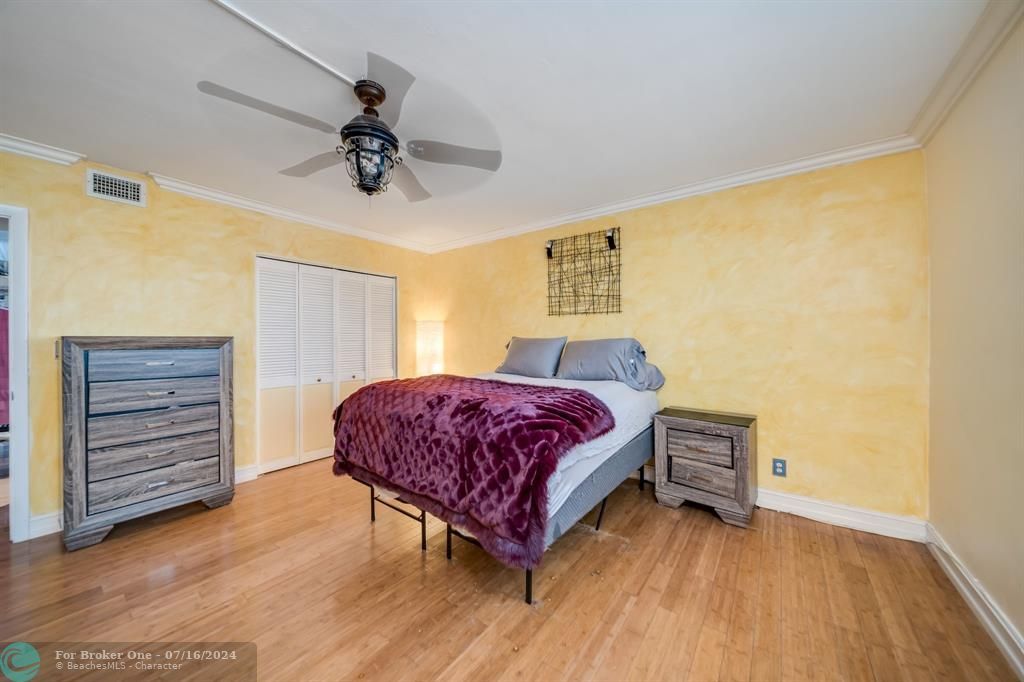 Active With Contract: $175,000 (1 beds, 1 baths, 750 Square Feet)