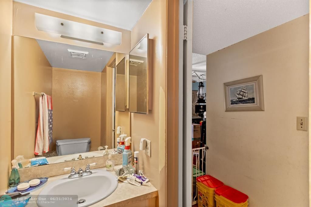 Active With Contract: $240,000 (2 beds, 1 baths, 1304 Square Feet)