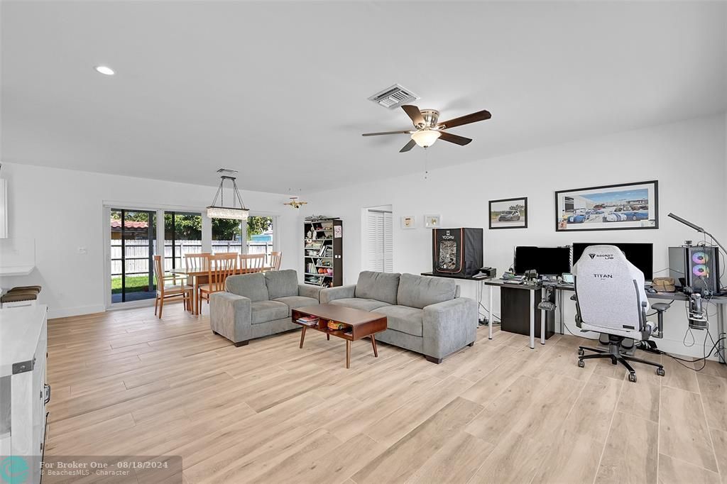 Active With Contract: $699,900 (2 beds, 2 baths, 1262 Square Feet)