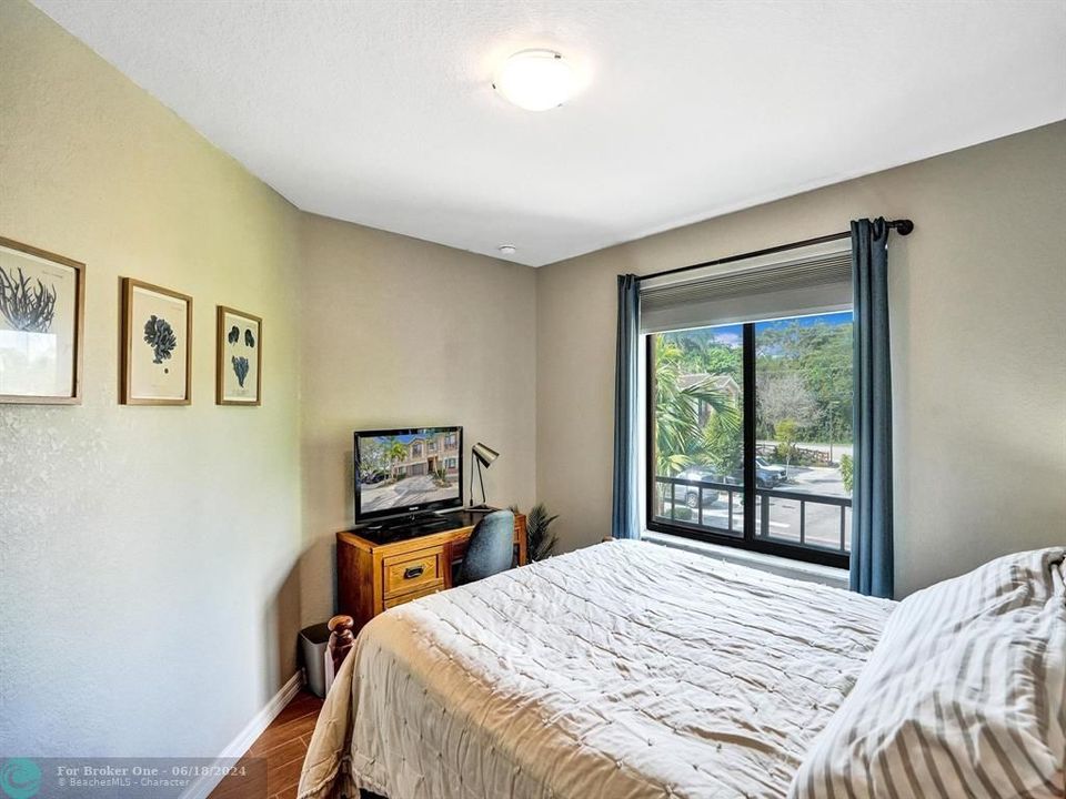 Active With Contract: $3,500 (3 beds, 2 baths, 1615 Square Feet)