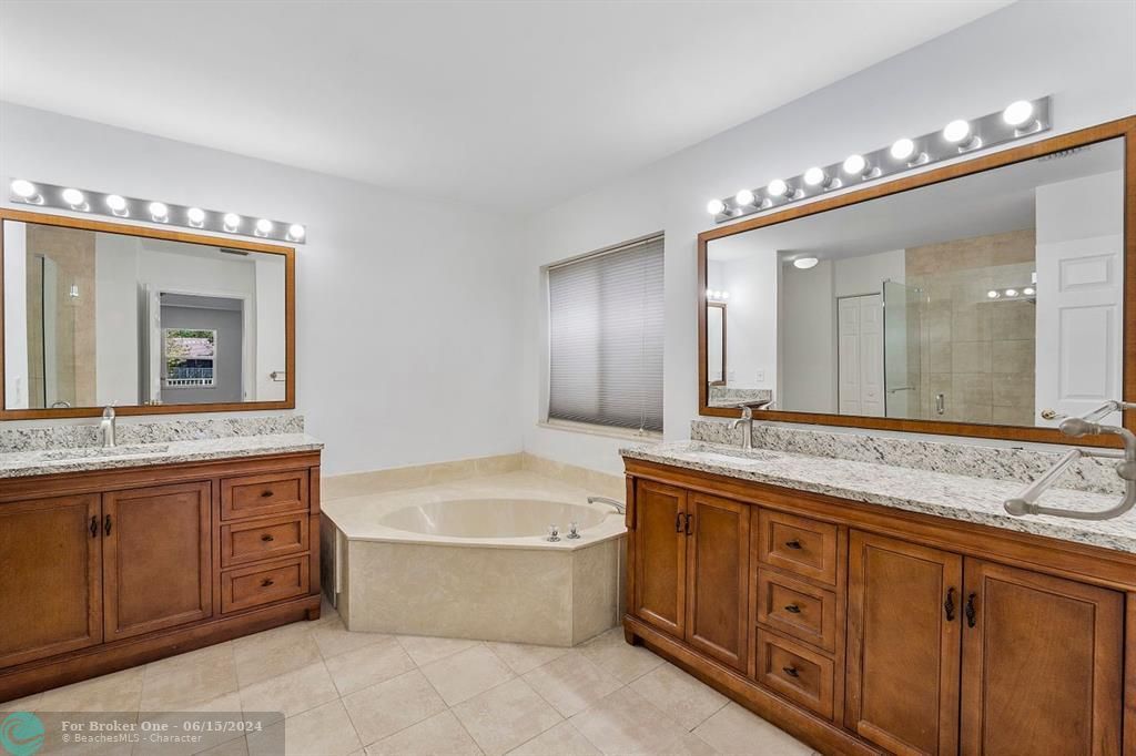 最近售出: $750,000 (4 贝兹, 2 浴室, 2240 平方英尺)