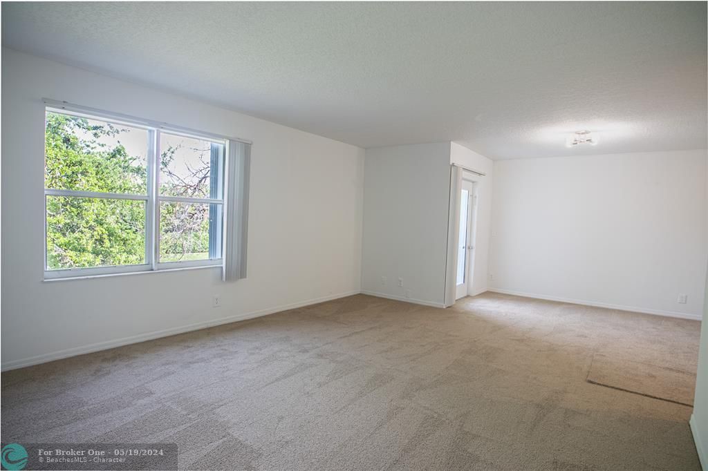 For Sale: $1,645 (1 beds, 1 baths, 12265 Square Feet)