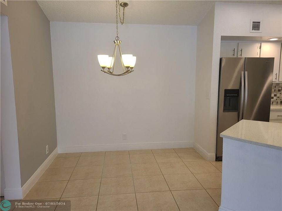 Active With Contract: $2,200 (2 beds, 2 baths, 1027 Square Feet)