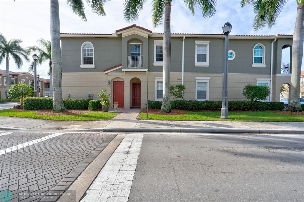 Active With Contract: $392,000 (3 beds, 2 baths, 1315 Square Feet)