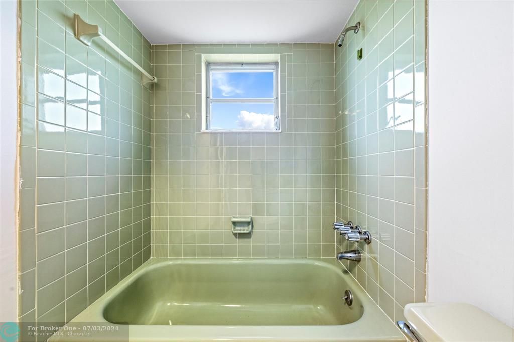 For Sale: $239,500 (2 beds, 2 baths, 1144 Square Feet)