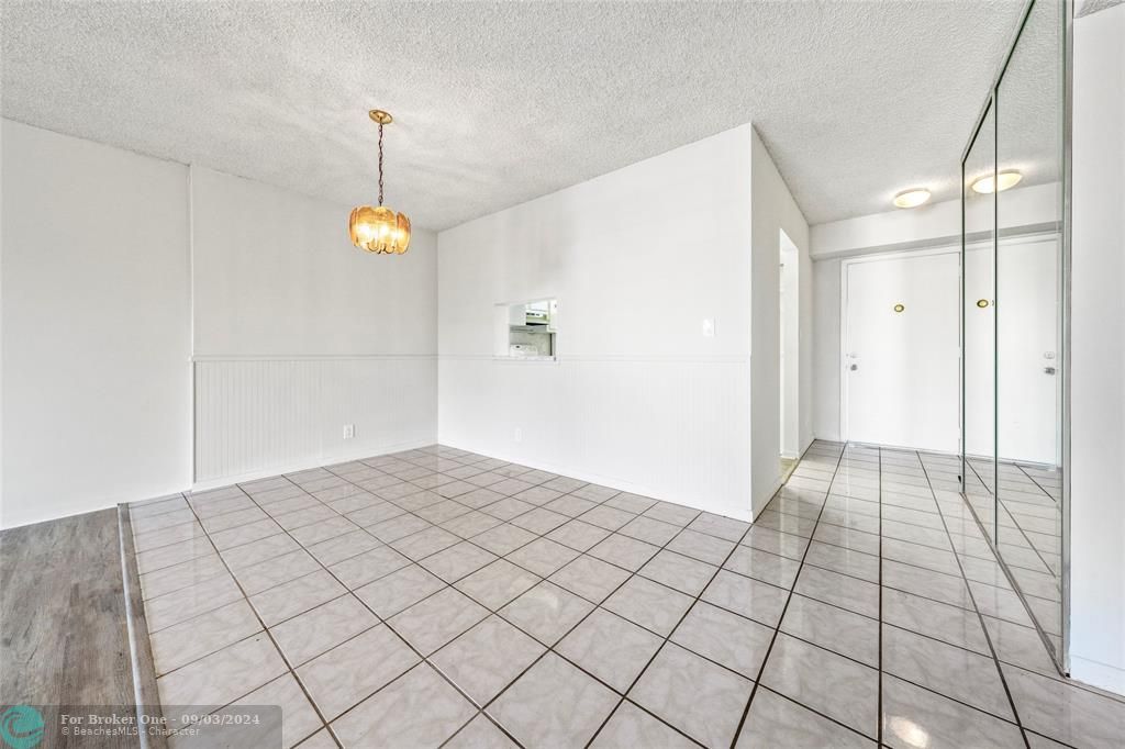 For Sale: $239,500 (2 beds, 2 baths, 1144 Square Feet)