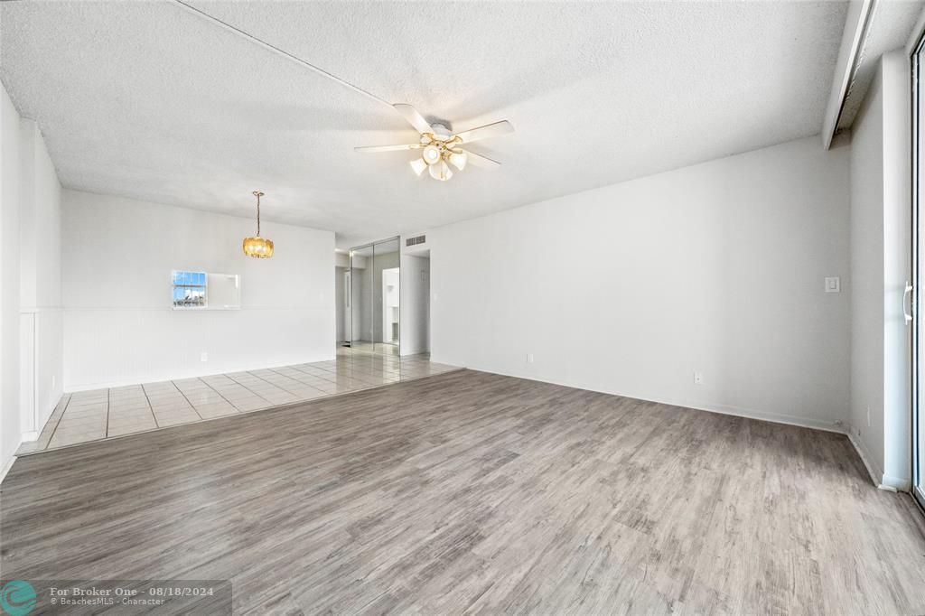 For Sale: $239,500 (2 beds, 2 baths, 1144 Square Feet)