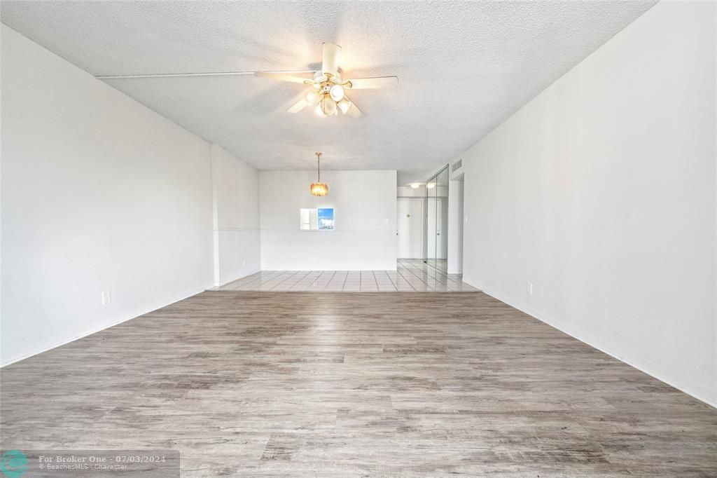 For Sale: $239,500 (2 beds, 2 baths, 1144 Square Feet)