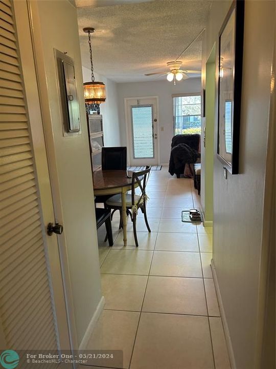 Active With Contract: $109,900 (1 beds, 1 baths, 595 Square Feet)