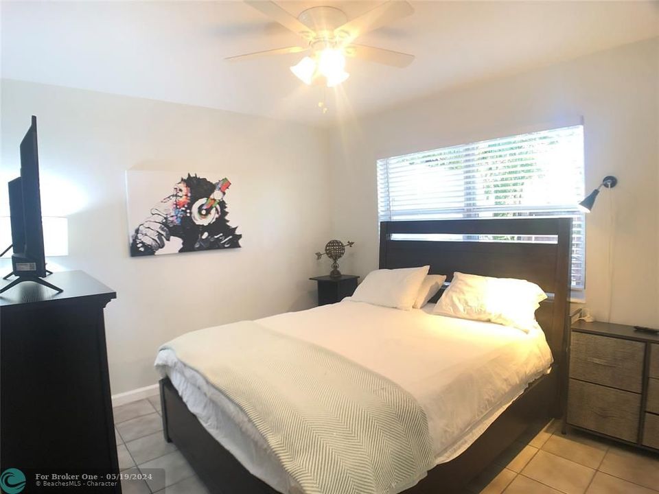 For Sale: $2,500 (2 beds, 1 baths, 900 Square Feet)