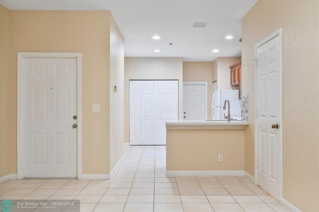 Active With Contract: $3,600 (3 beds, 2 baths, 1672 Square Feet)