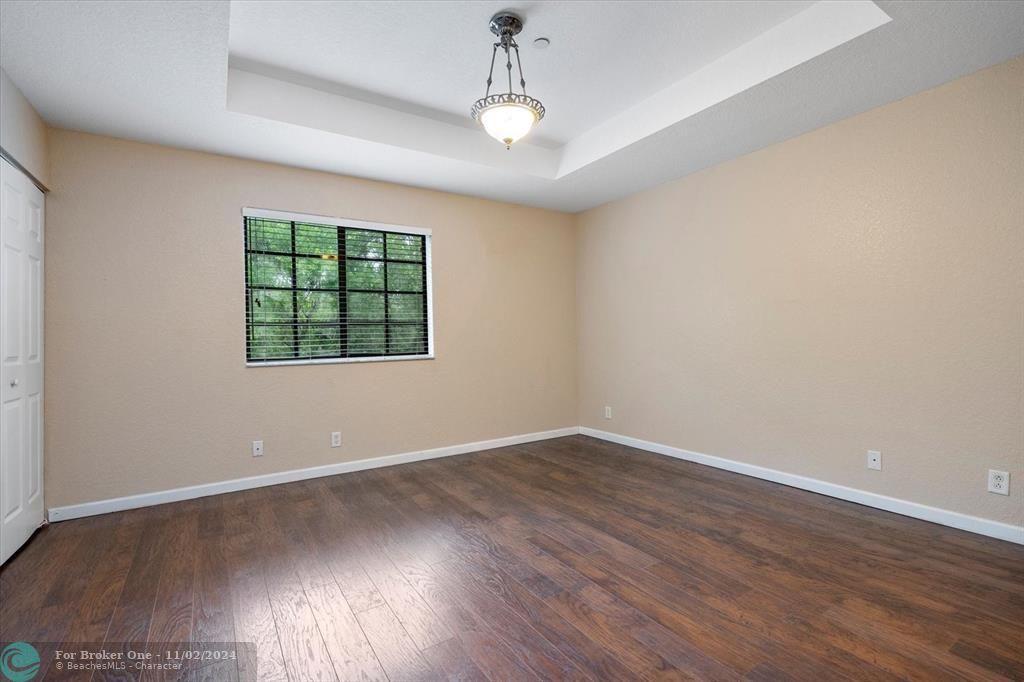 Active With Contract: $3,600 (3 beds, 2 baths, 1672 Square Feet)