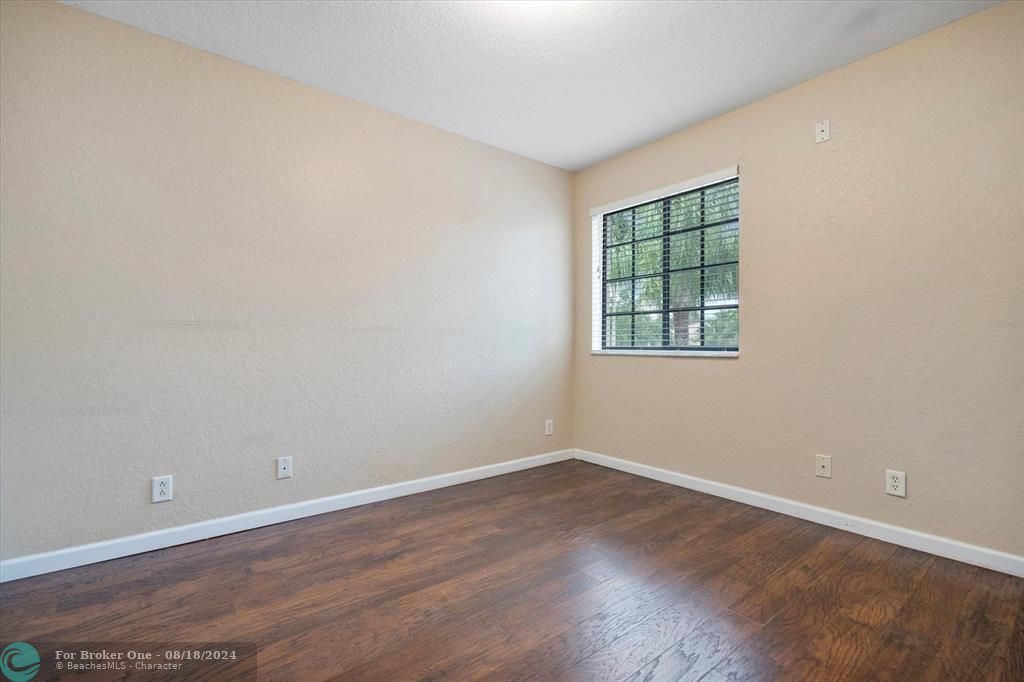 Active With Contract: $3,600 (3 beds, 2 baths, 1672 Square Feet)