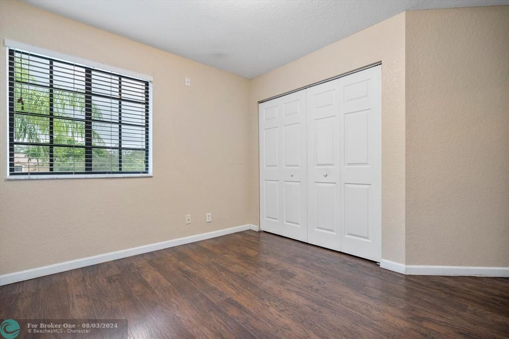 Active With Contract: $3,600 (3 beds, 2 baths, 1672 Square Feet)