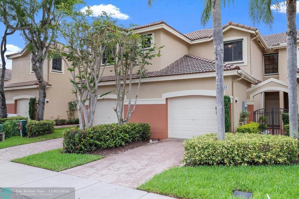 Active With Contract: $3,600 (3 beds, 2 baths, 1672 Square Feet)