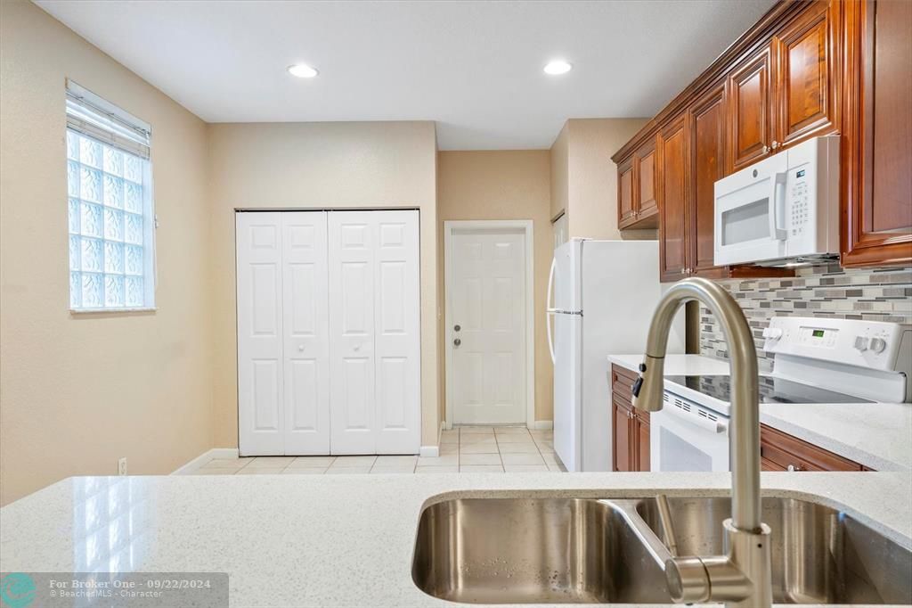 Active With Contract: $3,600 (3 beds, 2 baths, 1672 Square Feet)