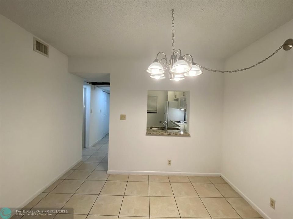 For Rent: $2,100 (2 beds, 2 baths, 815 Square Feet)