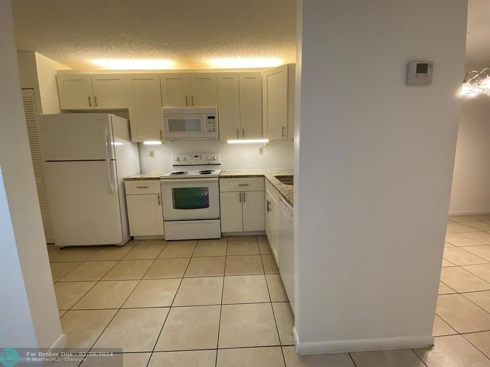 For Rent: $2,100 (2 beds, 2 baths, 815 Square Feet)