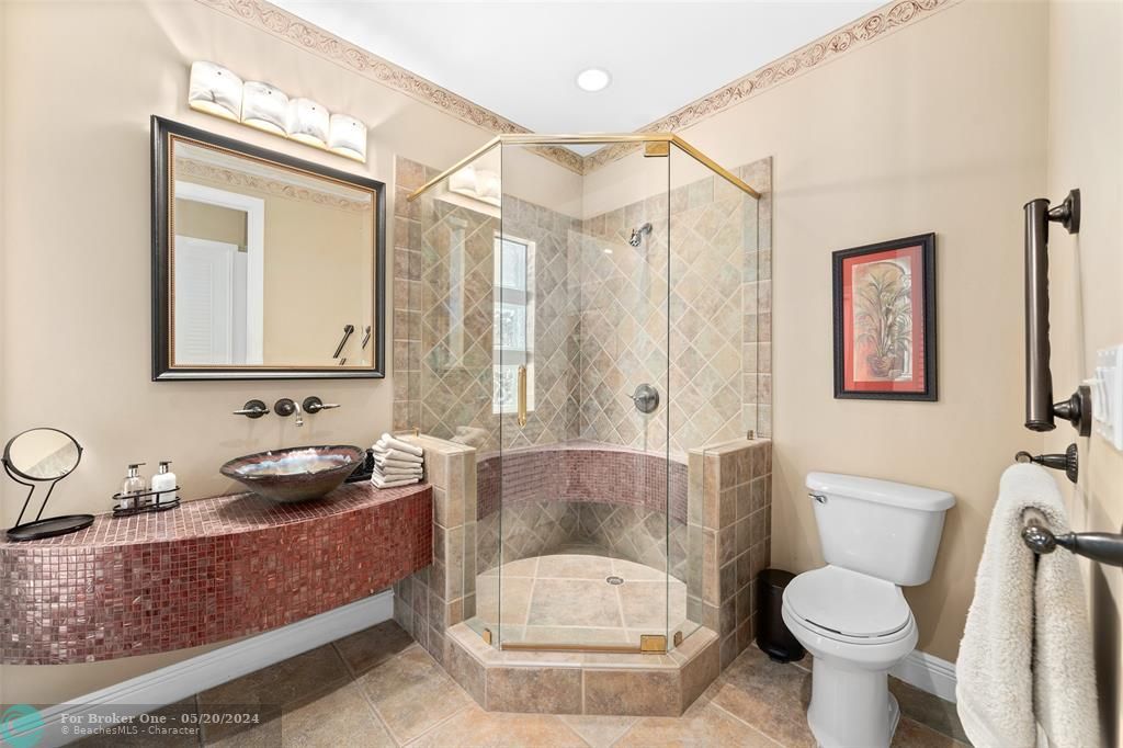 最近售出: $3,599,000 (4 贝兹, 3 浴室, 3124 平方英尺)