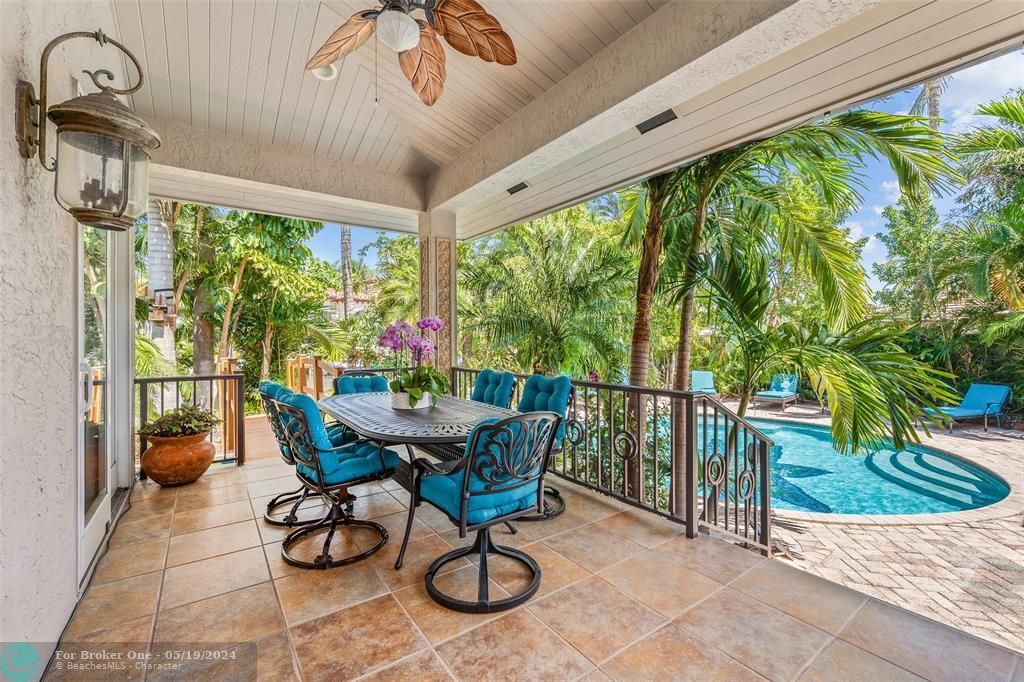Recently Sold: $3,599,000 (4 beds, 3 baths, 3124 Square Feet)