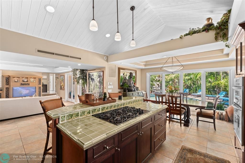 Recently Sold: $3,599,000 (4 beds, 3 baths, 3124 Square Feet)