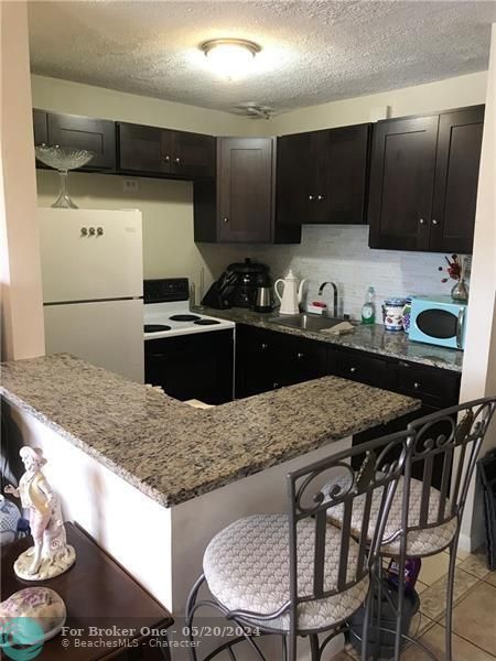 For Sale: $124,000 (1 beds, 1 baths, 703 Square Feet)