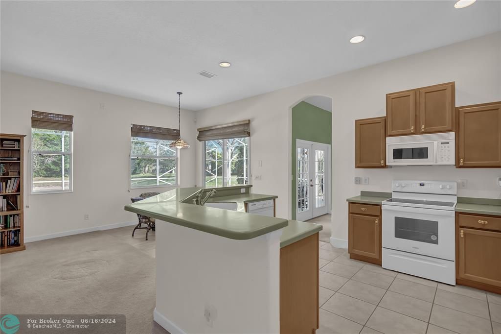Active With Contract: $449,000 (3 beds, 2 baths, 2212 Square Feet)