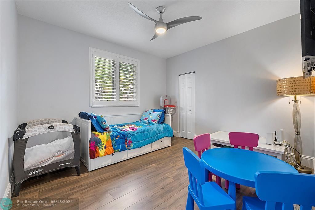 Active With Contract: $7,000 (4 beds, 3 baths, 2426 Square Feet)