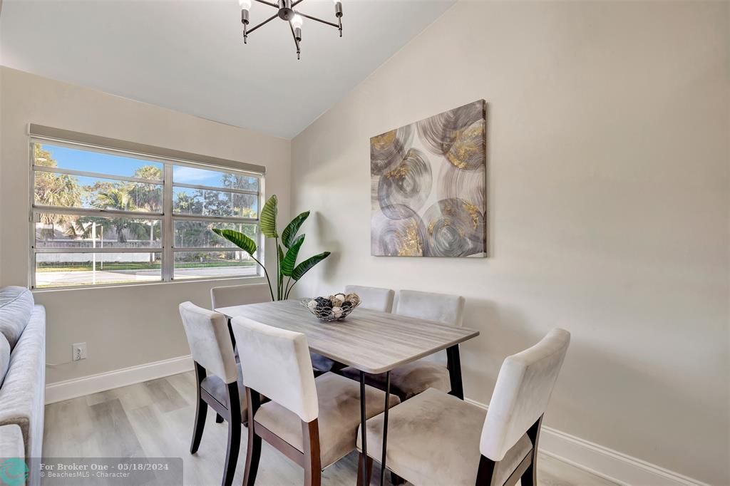 Recently Sold: $415,000 (2 beds, 1 baths, 1027 Square Feet)