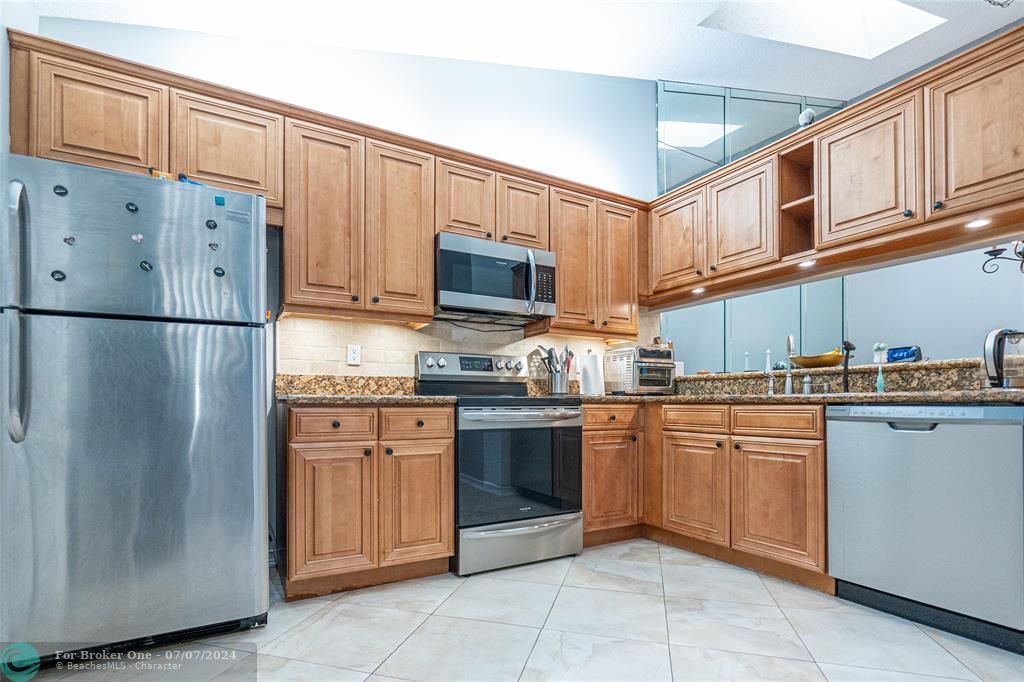Active With Contract: $375,000 (2 beds, 2 baths, 1216 Square Feet)