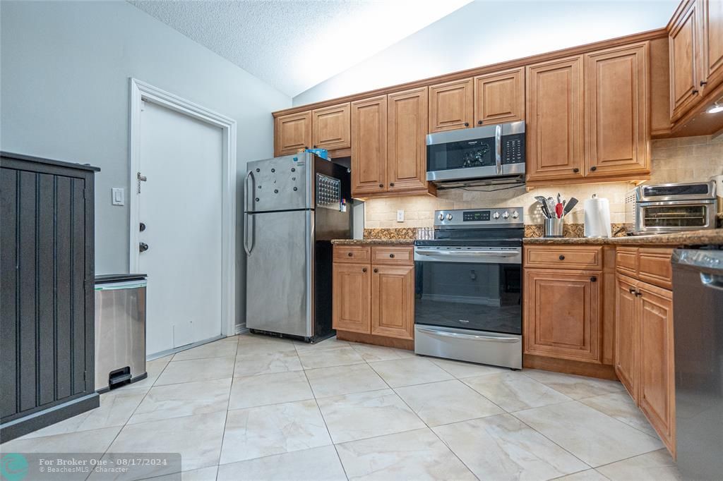 Active With Contract: $375,000 (2 beds, 2 baths, 1216 Square Feet)