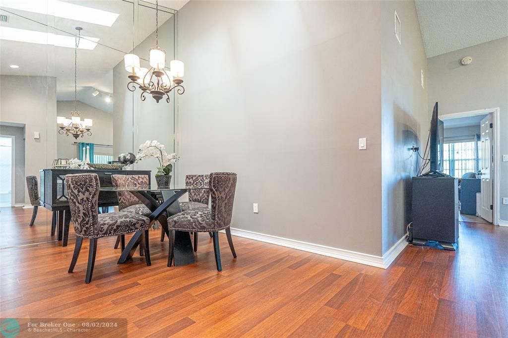 Recently Sold: $375,000 (2 beds, 2 baths, 1216 Square Feet)