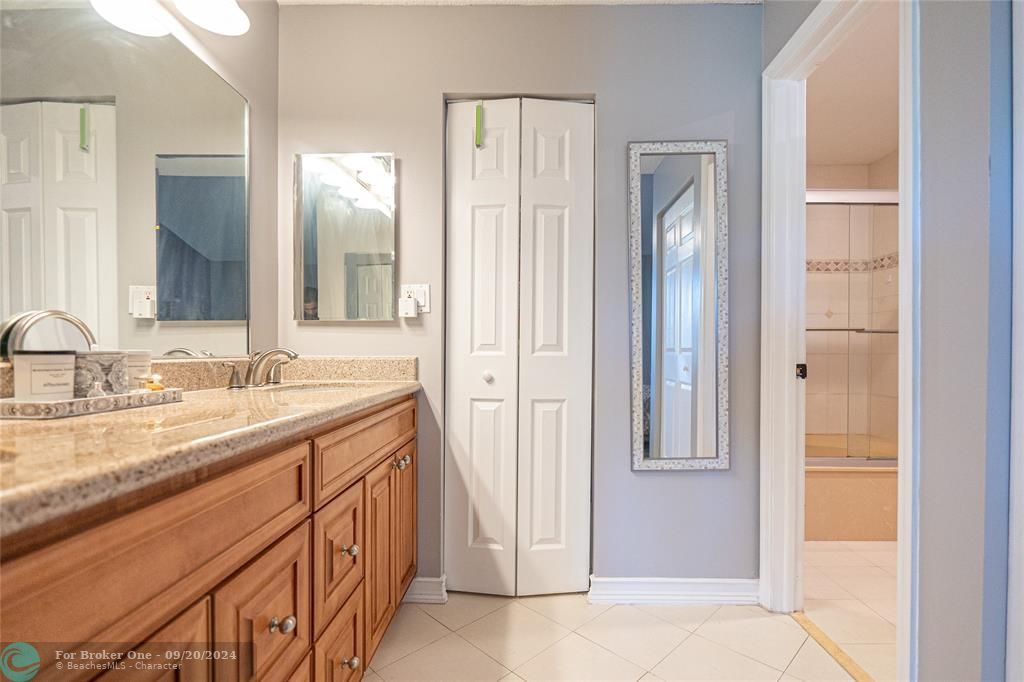 Recently Sold: $375,000 (2 beds, 2 baths, 1216 Square Feet)