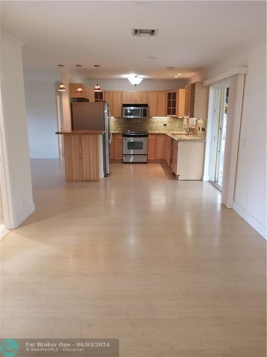 Recently Rented: $2,500 (2 beds, 2 baths, 1160 Square Feet)