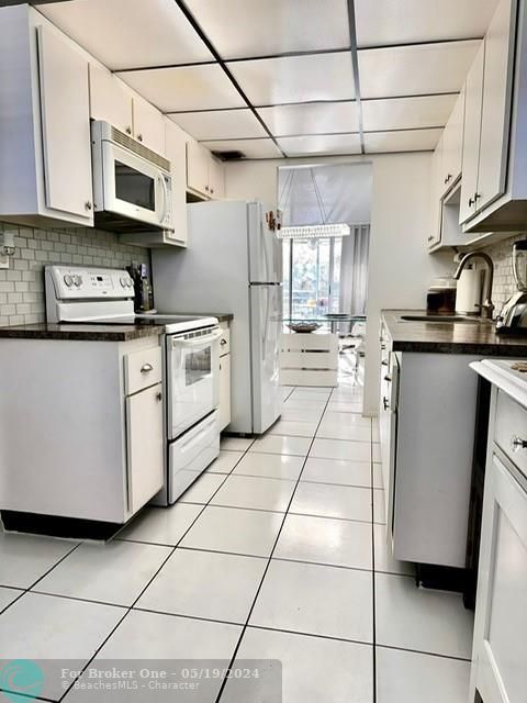 For Sale: $169,900 (2 beds, 2 baths, 960 Square Feet)