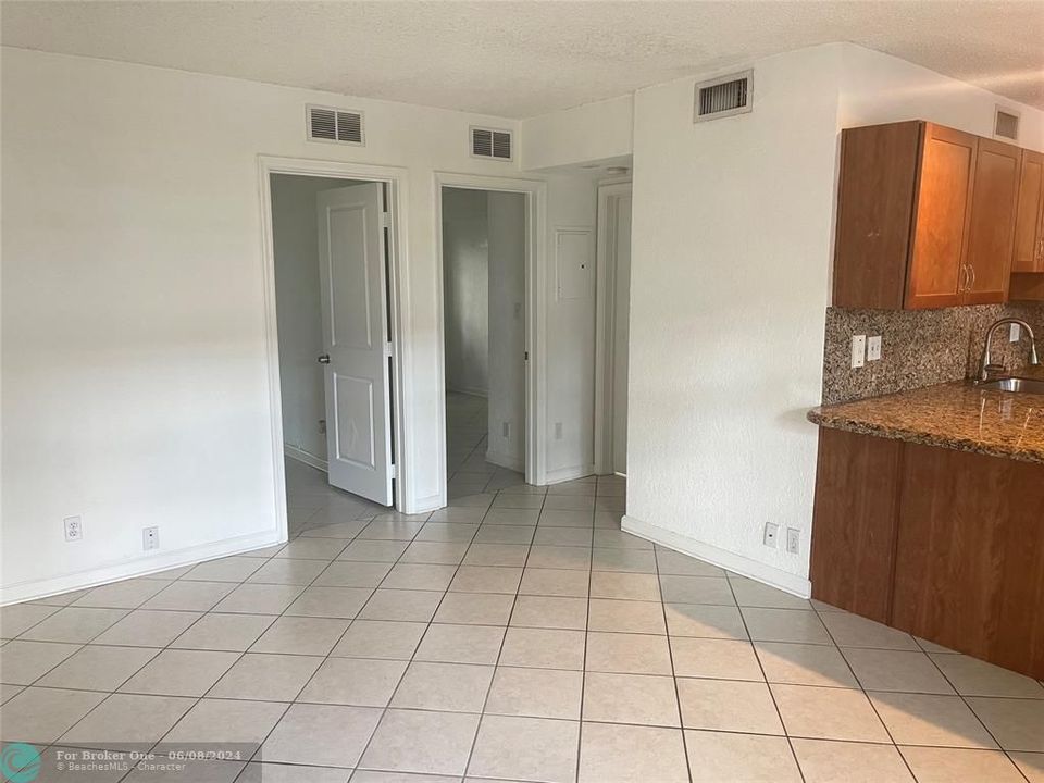 Active With Contract: $248,500 (2 beds, 1 baths, 614 Square Feet)
